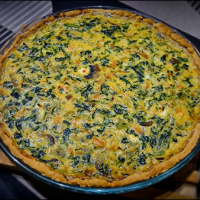 Quiche de Espinacas y Salmón con Cebolla Caramelizada
