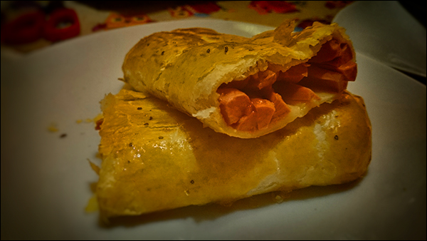 Bocadillo de Hojaldre Relleno | Frankfurts, Ketchup y Mostaza