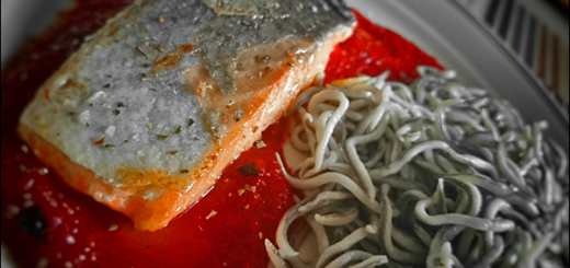 Salmon con gulas y salsa 2