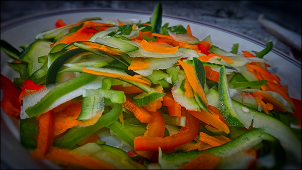 Verduras cortadas con el pelador