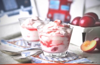 Receta de Damson fool (postre de nata y ciruelas)