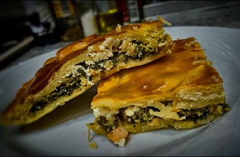 Empanada de Salmón y Espinacas con Queso de Cabra