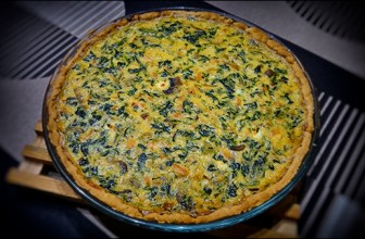 Quiche de Espinacas y Salmón con Cebolla Caramelizada