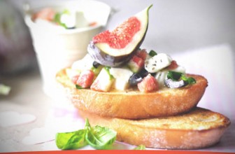 Receta de Bruschetta con mozzarella, aceitunas e higos