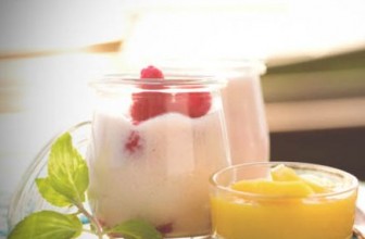 Receta de Mousse de yogur con frambuesa y salsa de mango